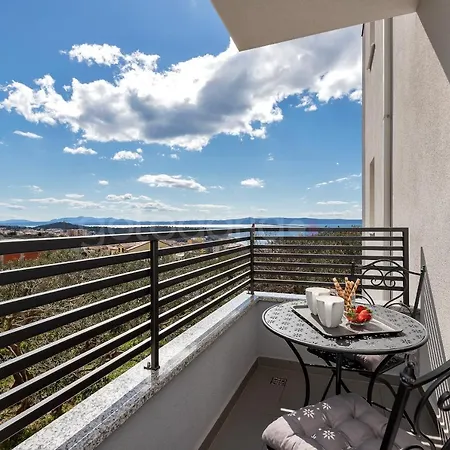 Luxurious Lara&luka *