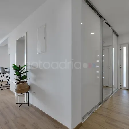 Apartment Luxurious Lara&luka