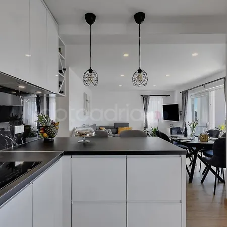 Luxurious Lara&luka *