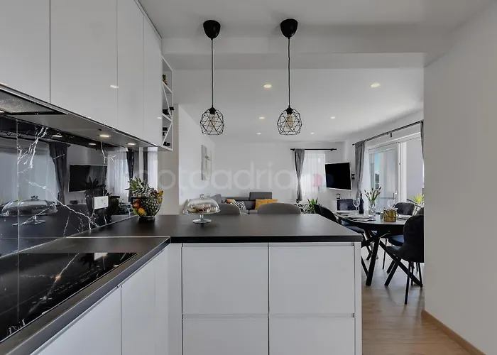 Luxurious Lara&luka *