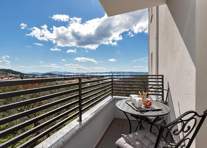 Luxurious Lara&luka *