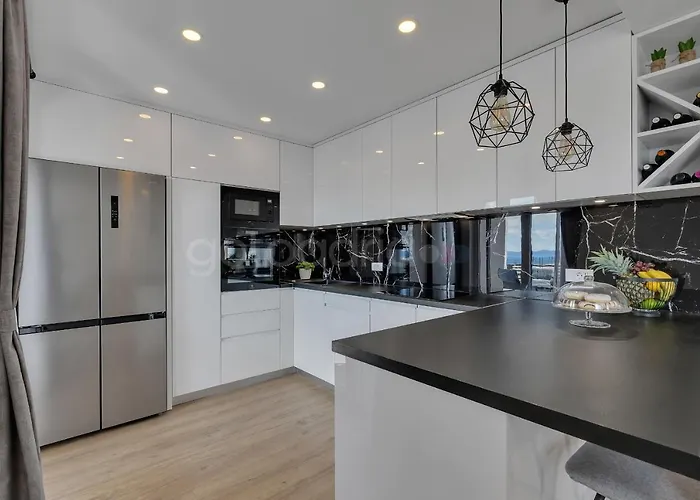 Luxurious Lara&luka *