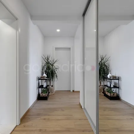 Апартаменти Luxurious Lara&luka *