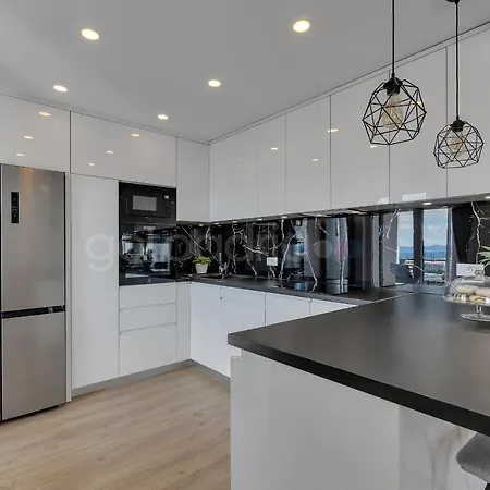 Luxurious Lara&luka *